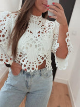 Charger l'image dans la galerie, Blouse brodée blanche
