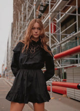 Charger l&#39;image dans la galerie, Robe noire broderie sur le devant
