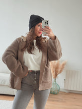 Charger l'image dans la galerie, Veste avec capuche intégrée
