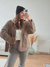 Charger l'image dans la galerie, Veste avec capuche intégrée
