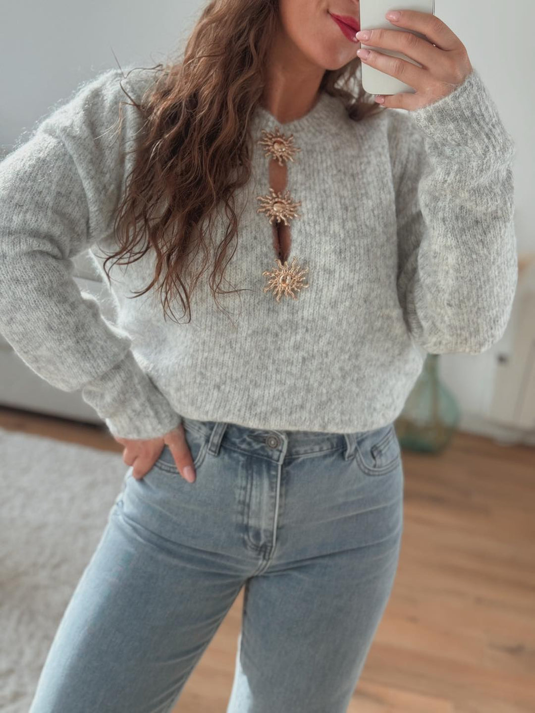 Pull gris boutons soleils