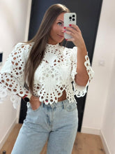 Charger l'image dans la galerie, Blouse brodée blanche
